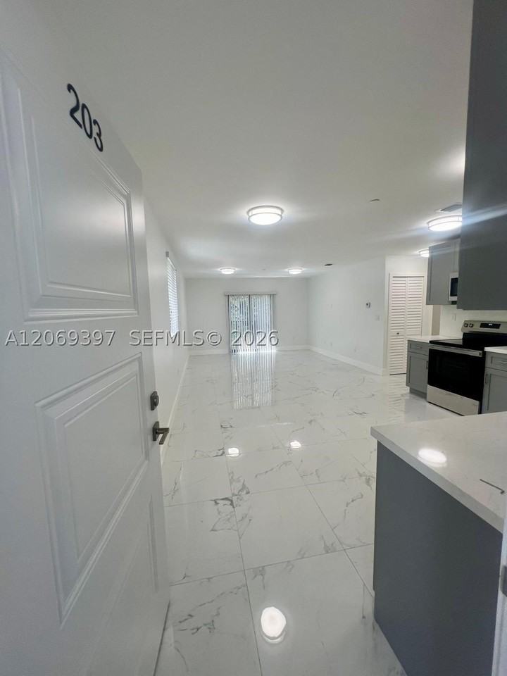 1860 Nw 19th St #203 - Photo 3 of 16
