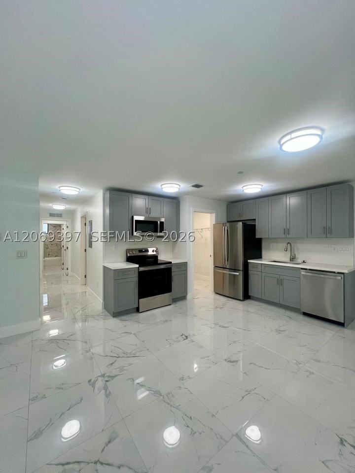 1860 Nw 19th St #203 - Photo 6 of 16