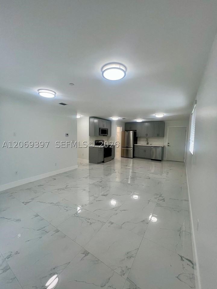 1860 Nw 19th St #203 - Photo 7 of 16