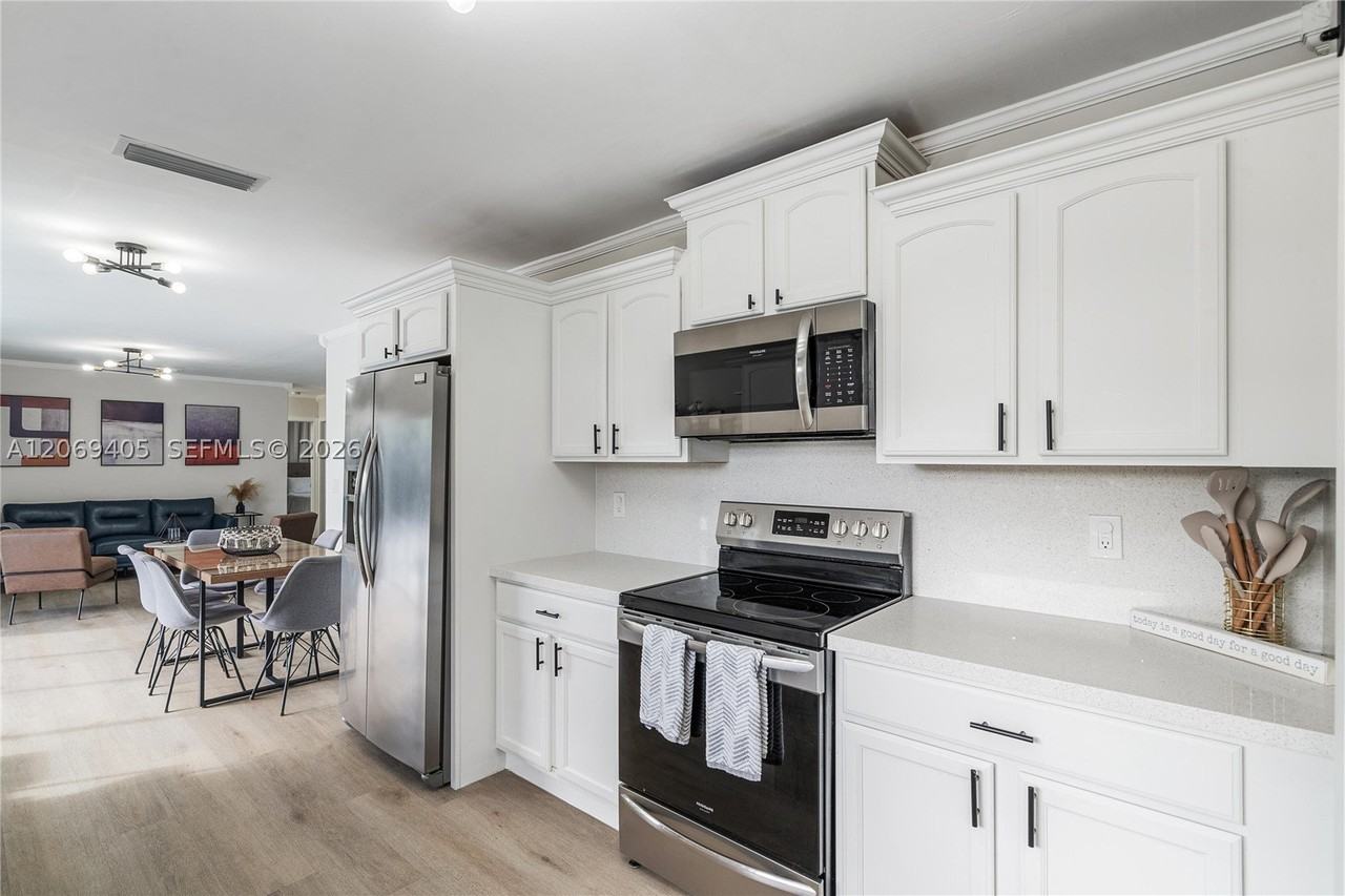 4535 Sw 89th Pl #0 - Photo 5 of 13