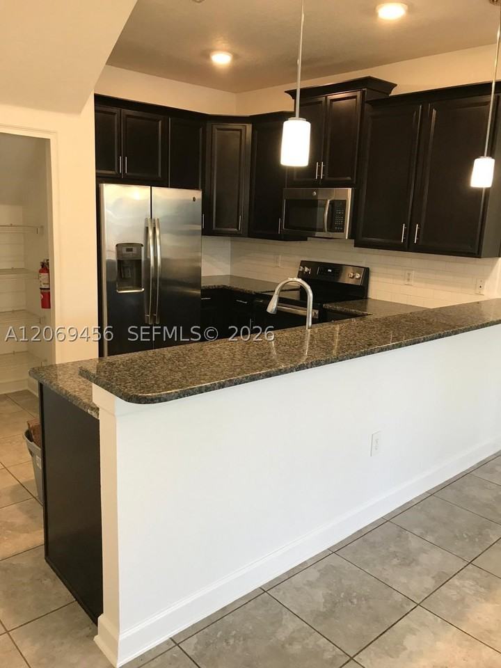 3348 Rodrick Cir - Photo 4 of 37
