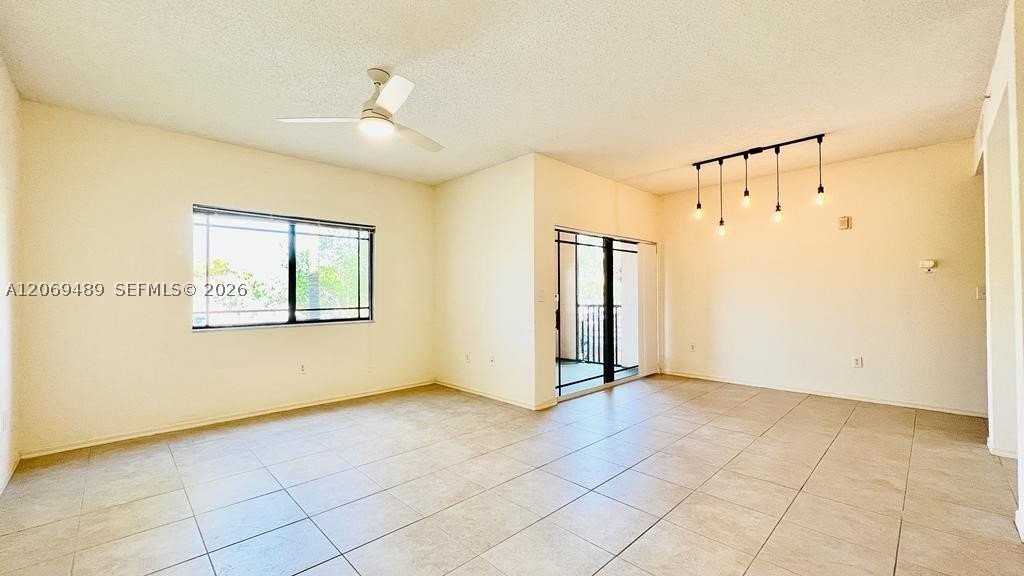 2807 Veronia Dr #201 - Photo 2 of 16