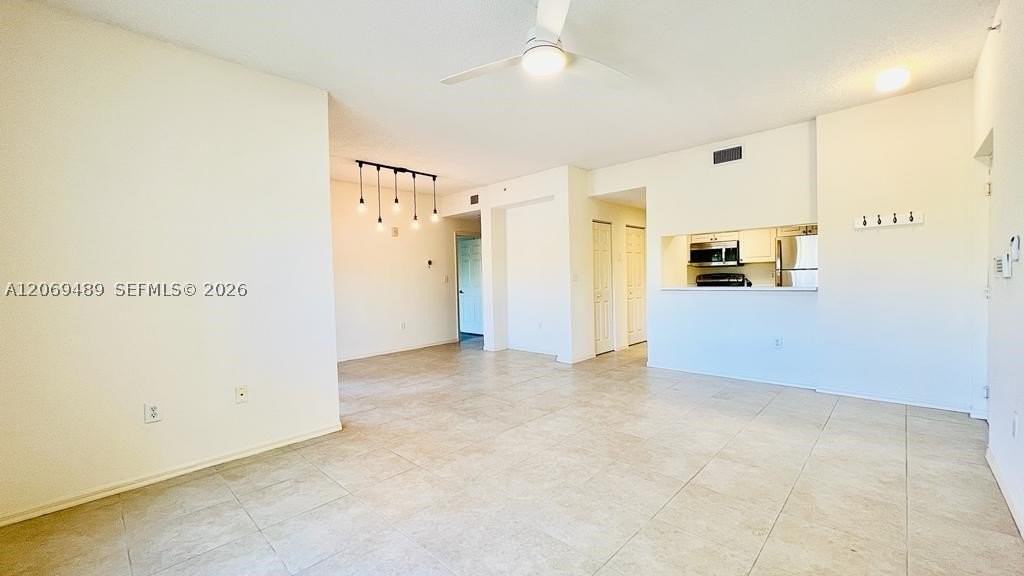 2807 Veronia Dr #201 - Photo 3 of 16