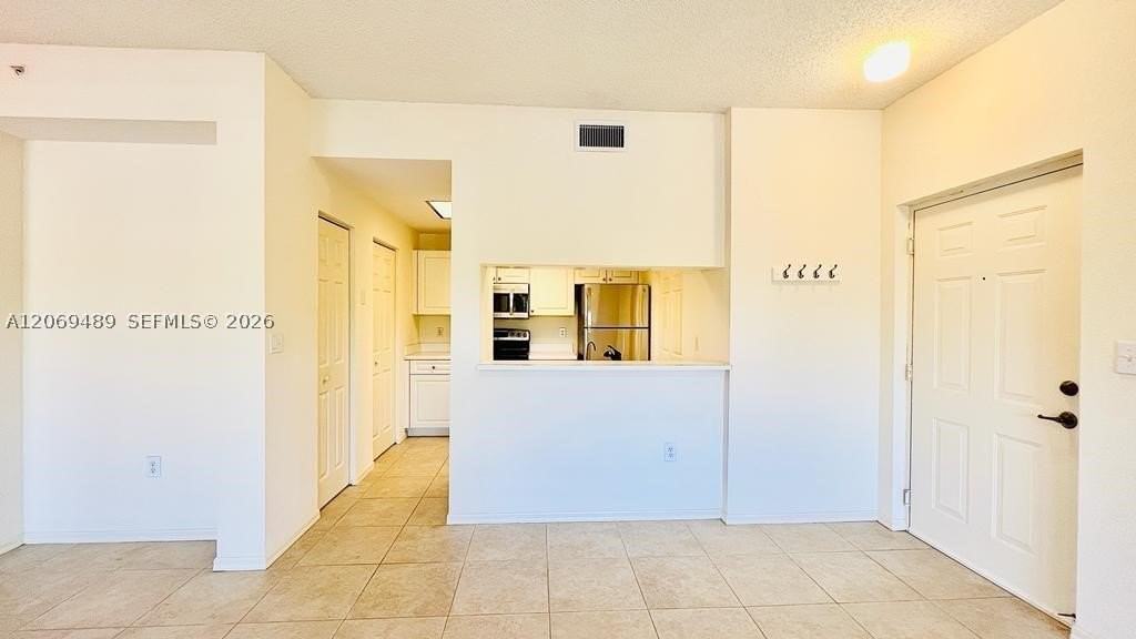 2807 Veronia Dr #201 - Photo 4 of 16