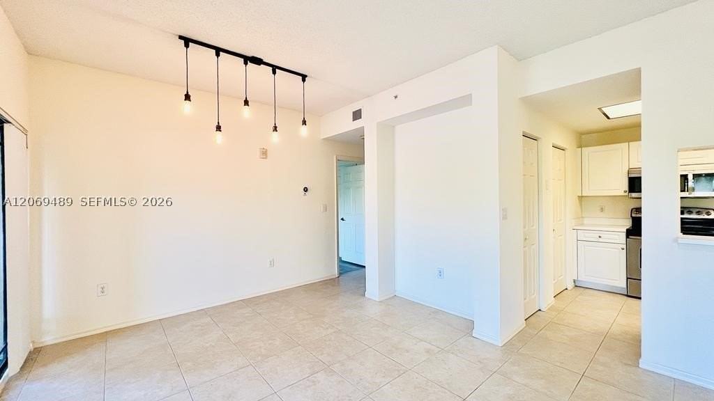 2807 Veronia Dr #201 - Photo 5 of 16