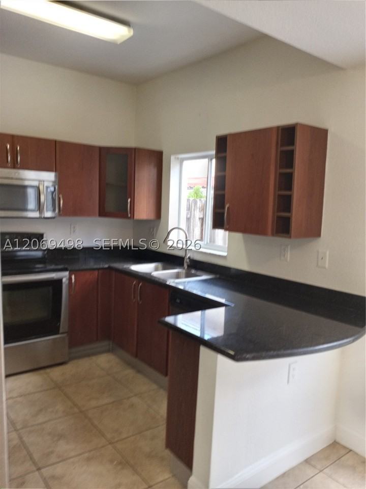 7427 Nw 181st Ter #7427 - Photo 6 of 19