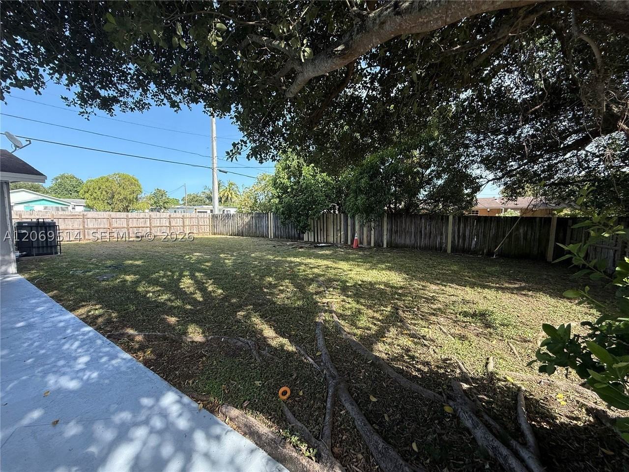 170 Ne 174th St - Photo 4 of 13