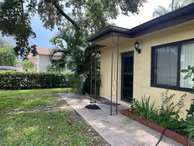 4605 Sw 65th Ave - Photo 3 of 11