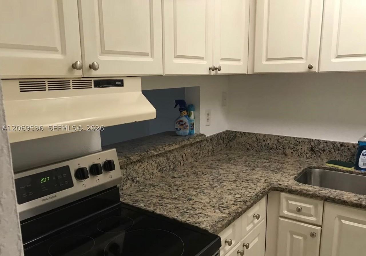 9445 Sw 76th St #U1 - Photo 2 of 10