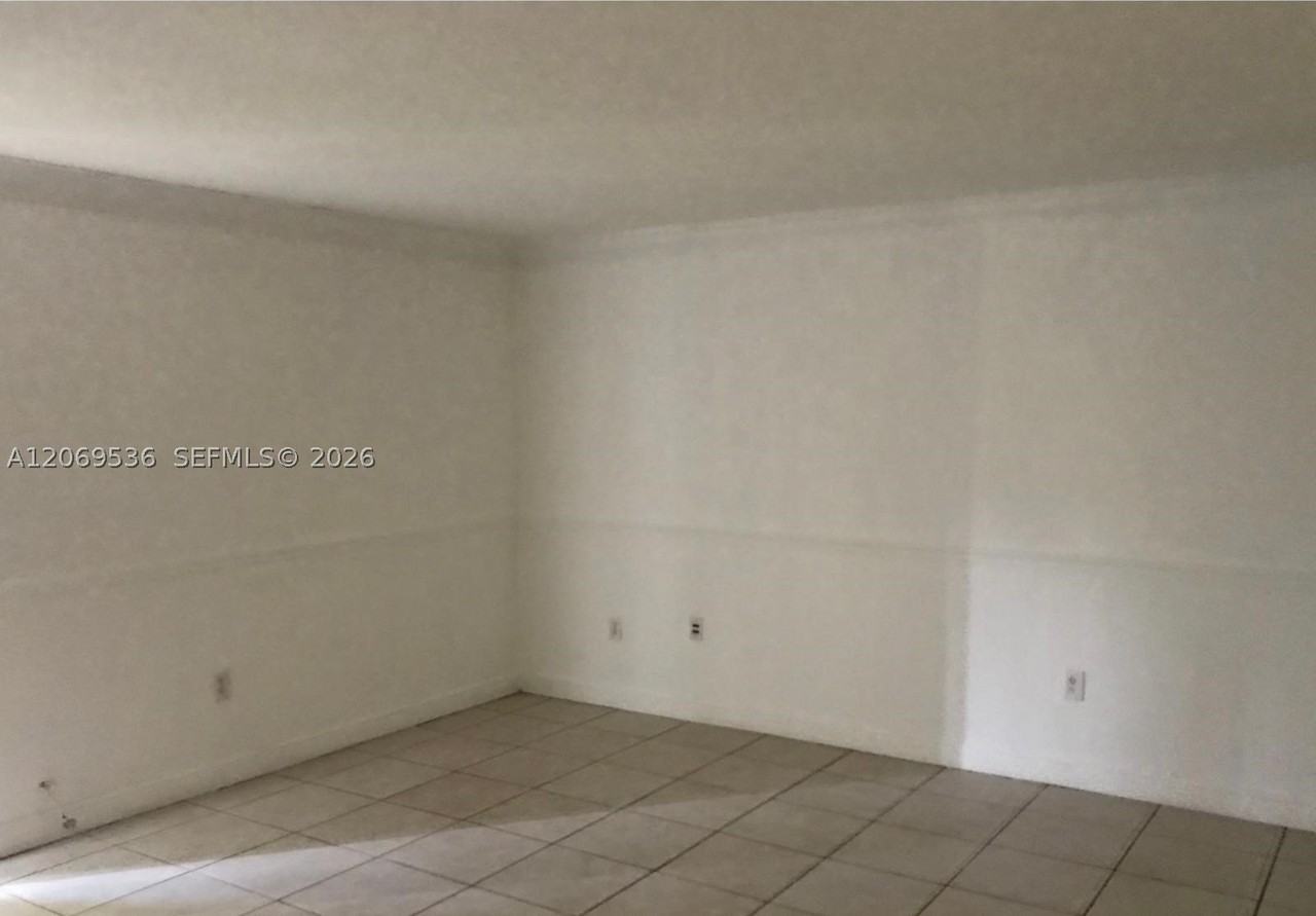 9445 Sw 76th St #U1 - Photo 5 of 10