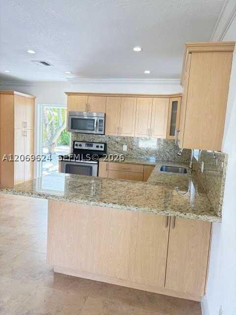 3660 Nw 15th St - Photo 4 of 15