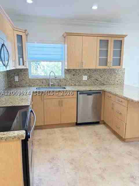3660 Nw 15th St - Photo 6 of 15