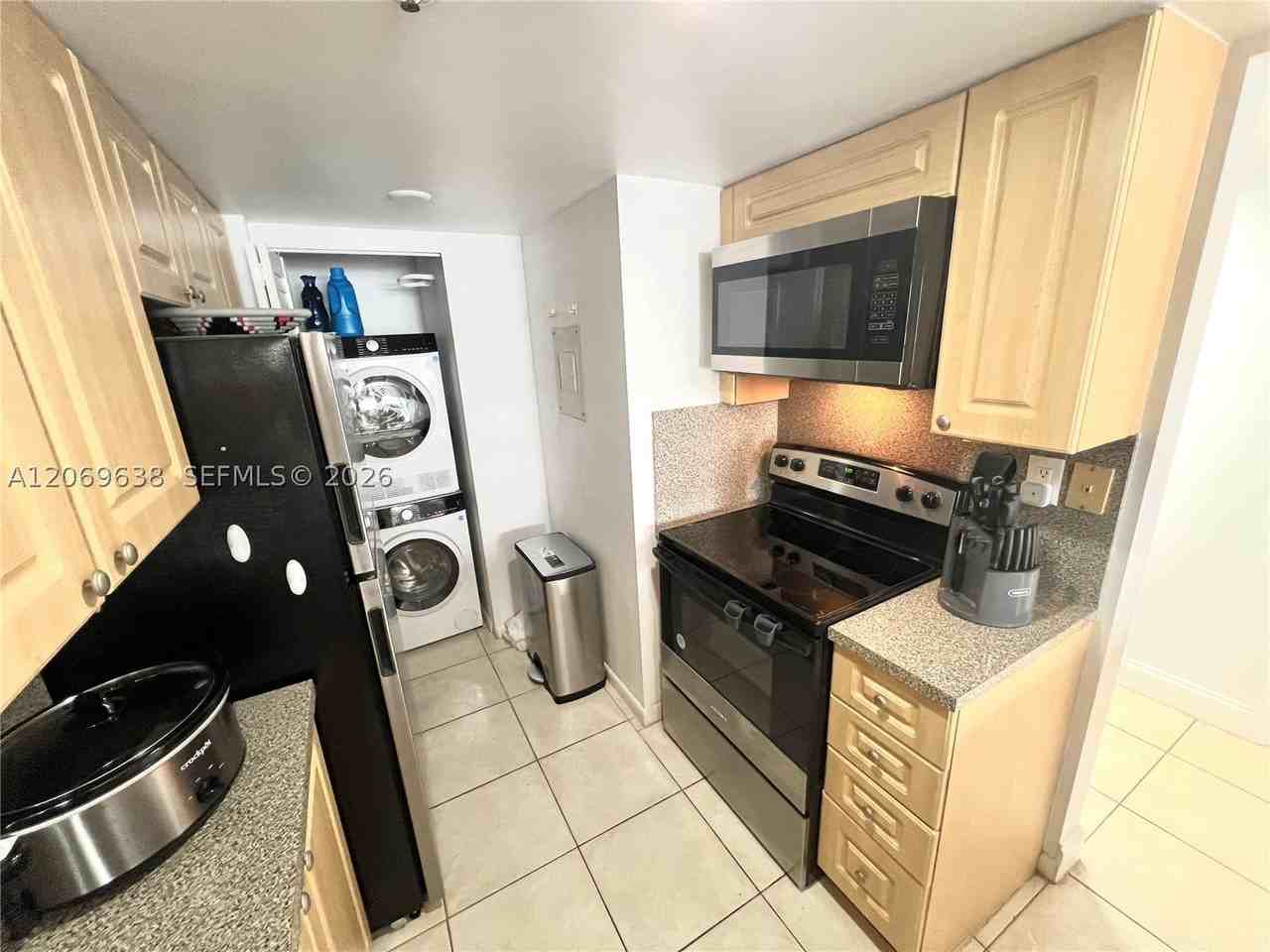 1717 N Bayshore Dr - Photo 3 of 50