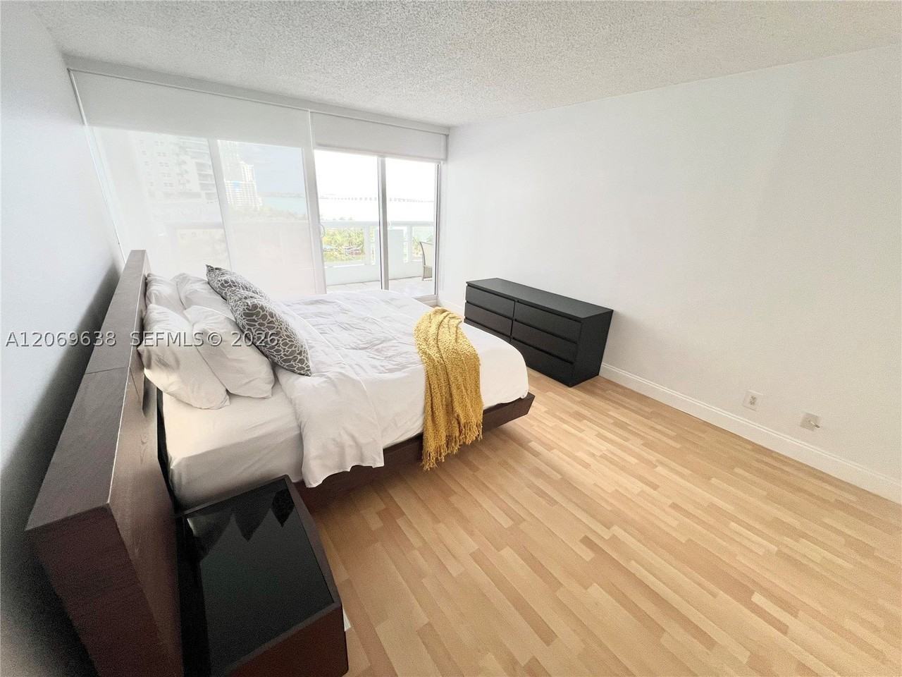 1717 N Bayshore Dr - Photo 4 of 50