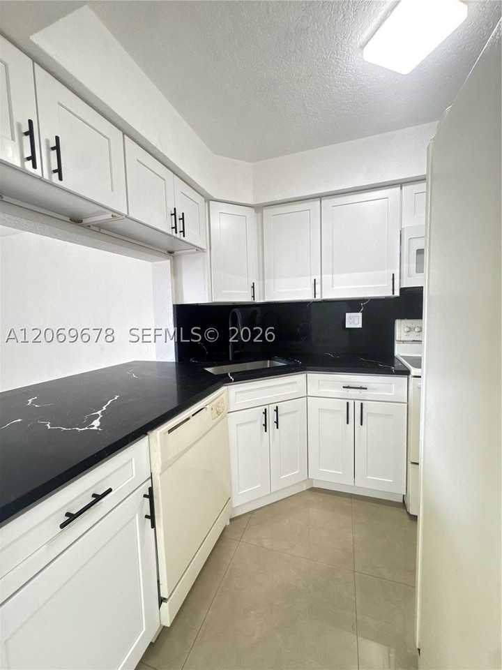 8500 Nw 8th St #303 - Photo 3 of 12