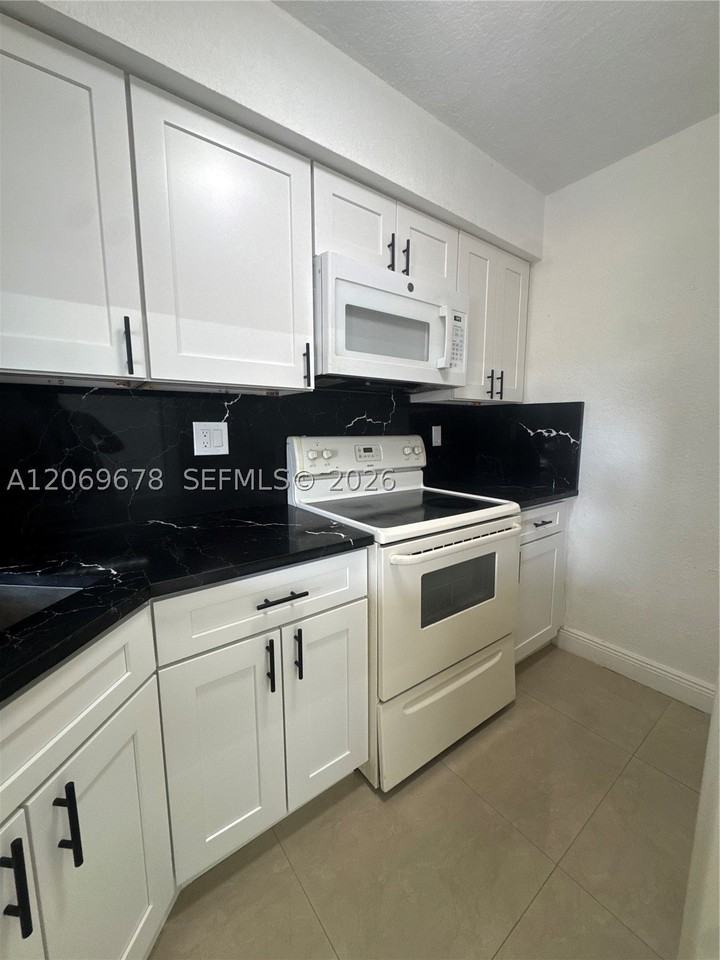8500 Nw 8th St #303 - Photo 4 of 12