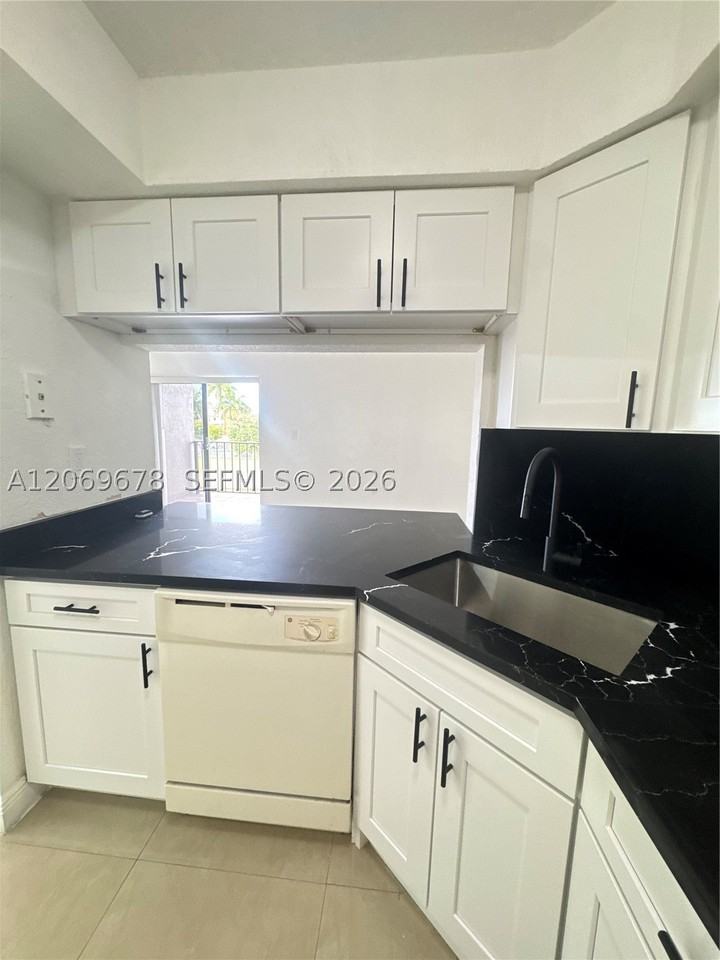 8500 Nw 8th St #303 - Photo 5 of 12