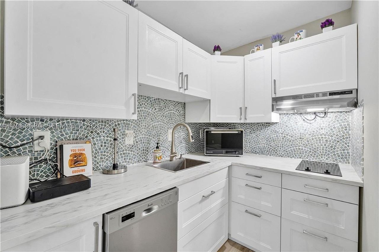 1125 Almeria Ave - Photo 2 of 16