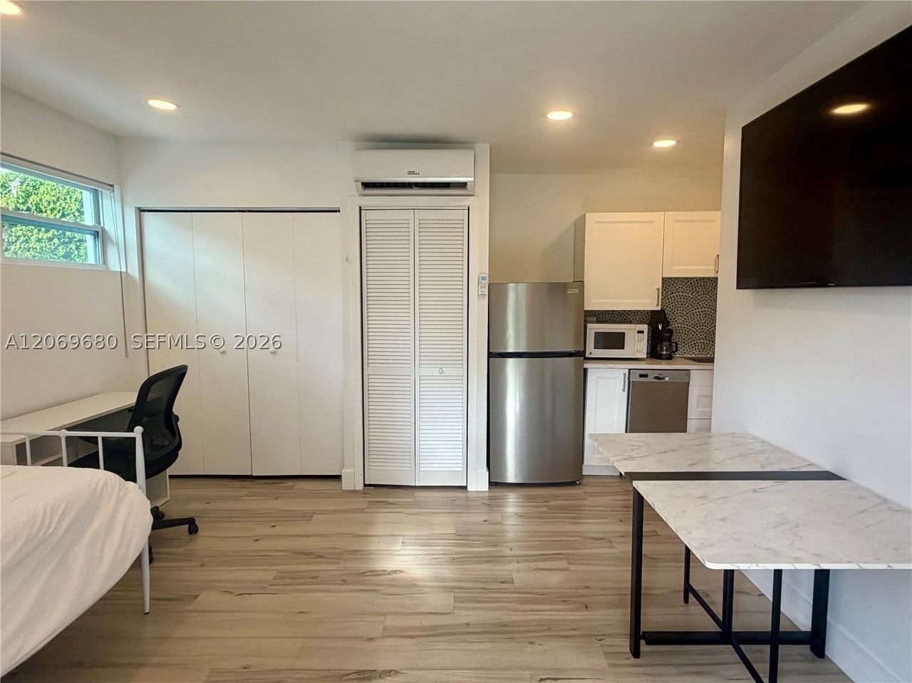 1125 Almeria Ave - Photo 3 of 16