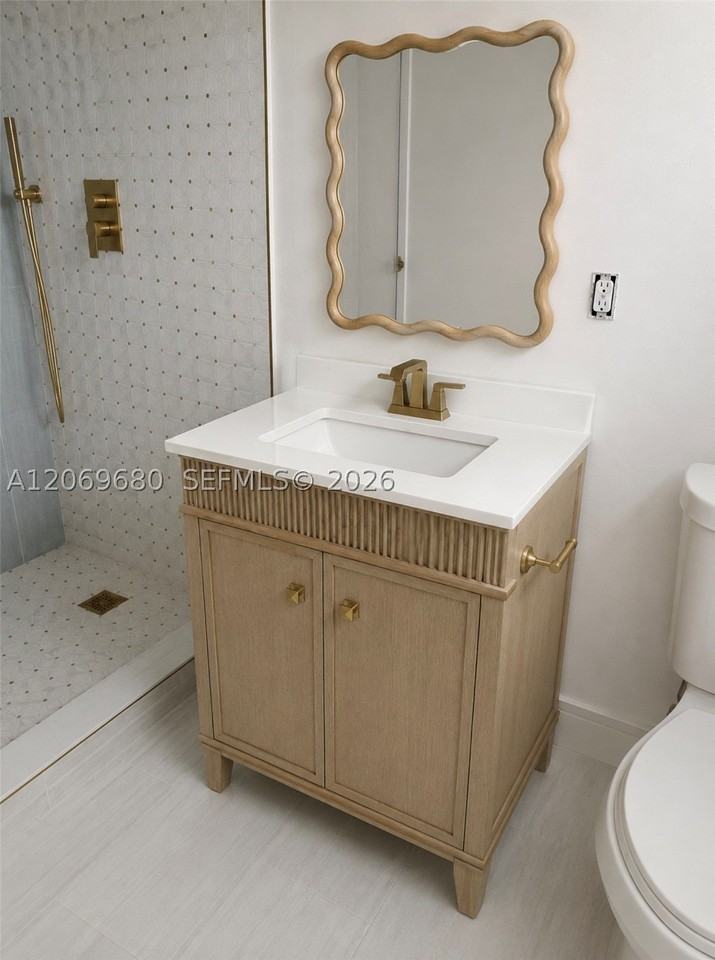 1125 Almeria Ave - Photo 4 of 16
