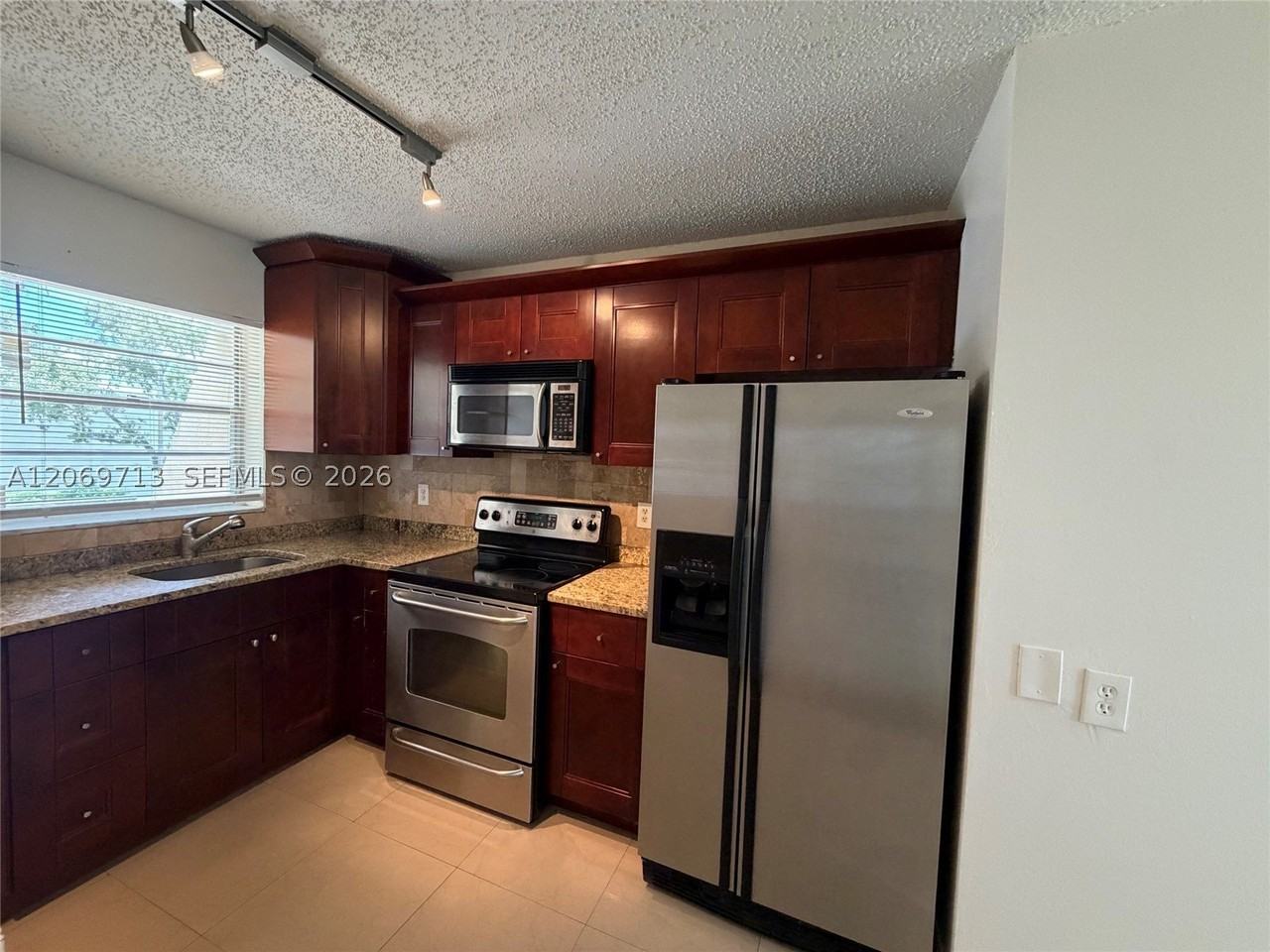 432 Lakeside Dr #257 - Photo 2 of 16