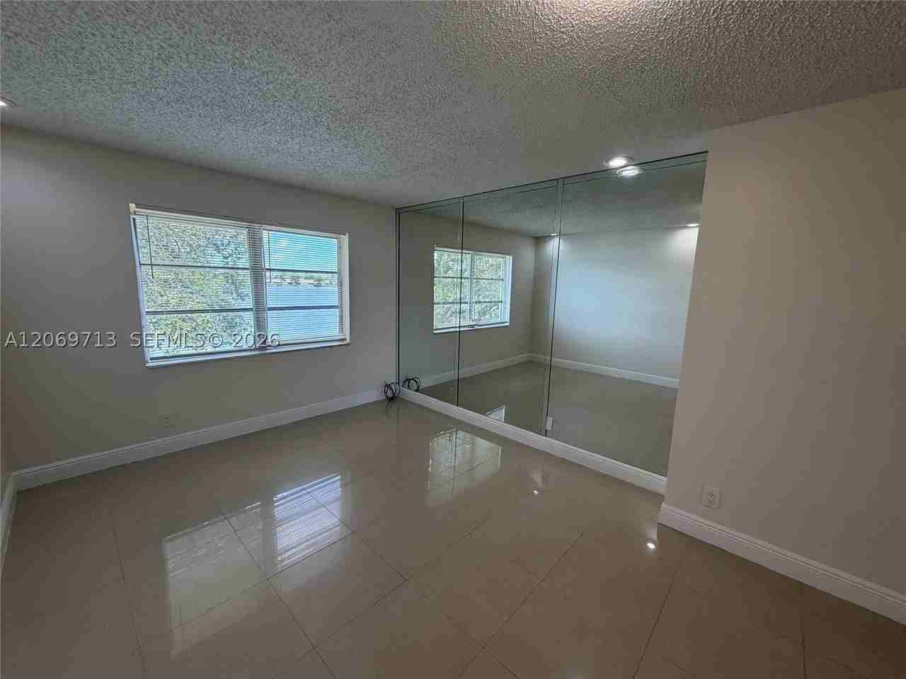 432 Lakeside Dr #257 - Photo 4 of 16