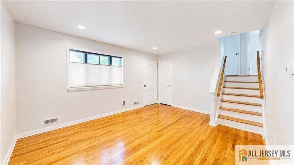 1019 Colby Ave - Photo 2 of 11