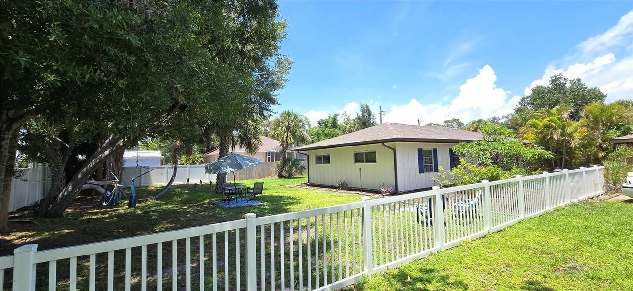 2301 Kalin Ln - Photo 3 of 43