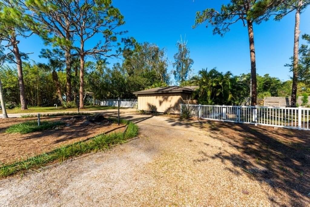 2301 Kalin Ln - Photo 7 of 43