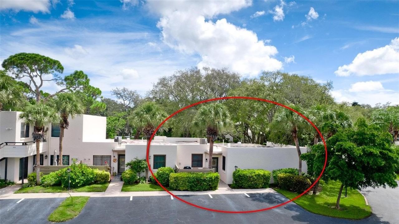 401 Palm Tree Dr - Photo 2 of 49