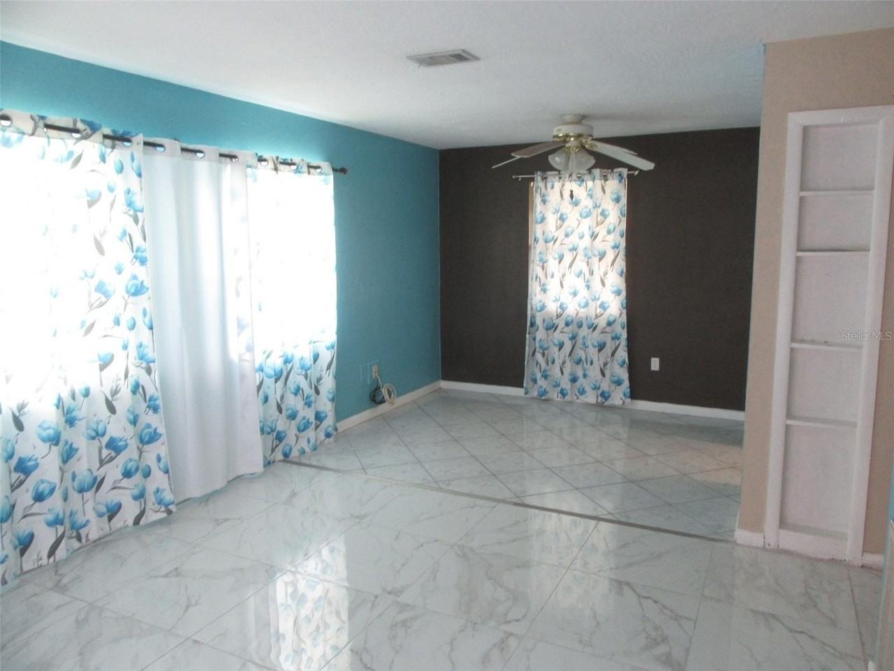 21267 Gladis Ave - Photo 3 of 10