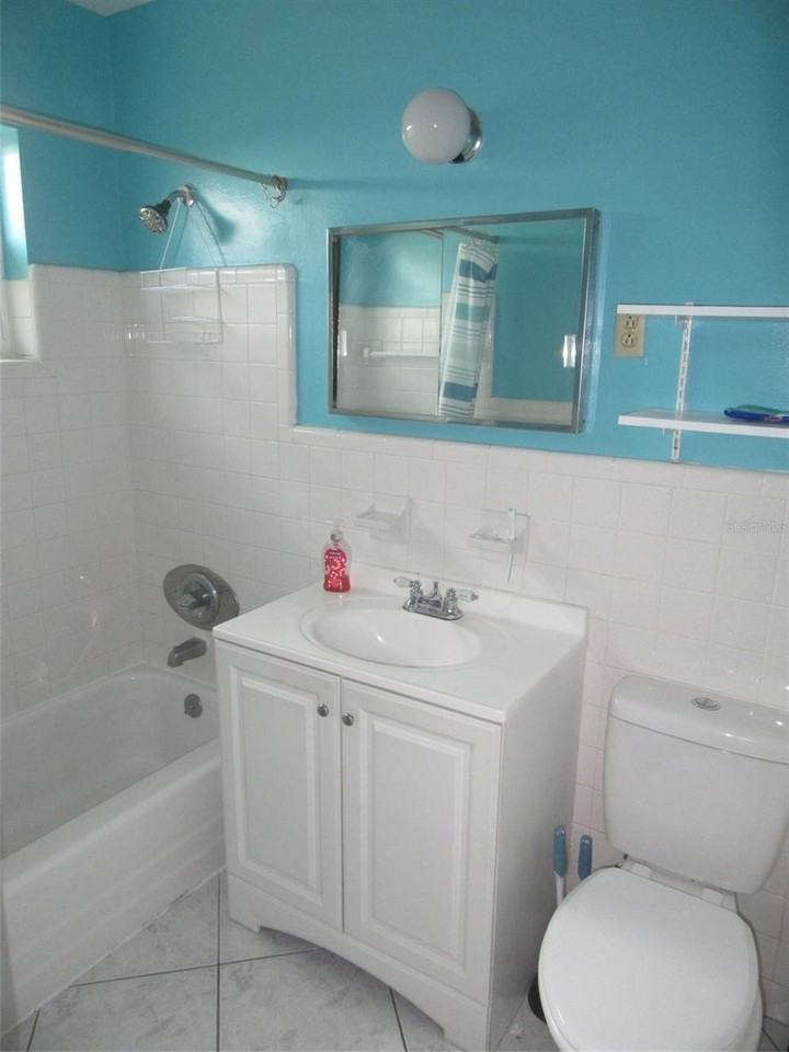 21267 Gladis Ave - Photo 6 of 10