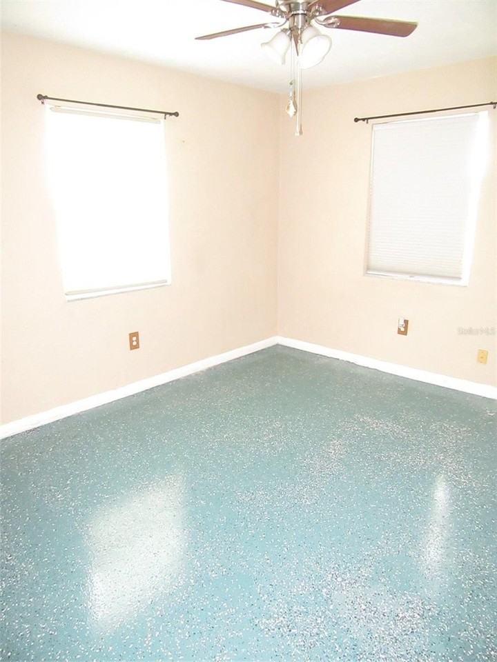 21267 Gladis Ave - Photo 7 of 10