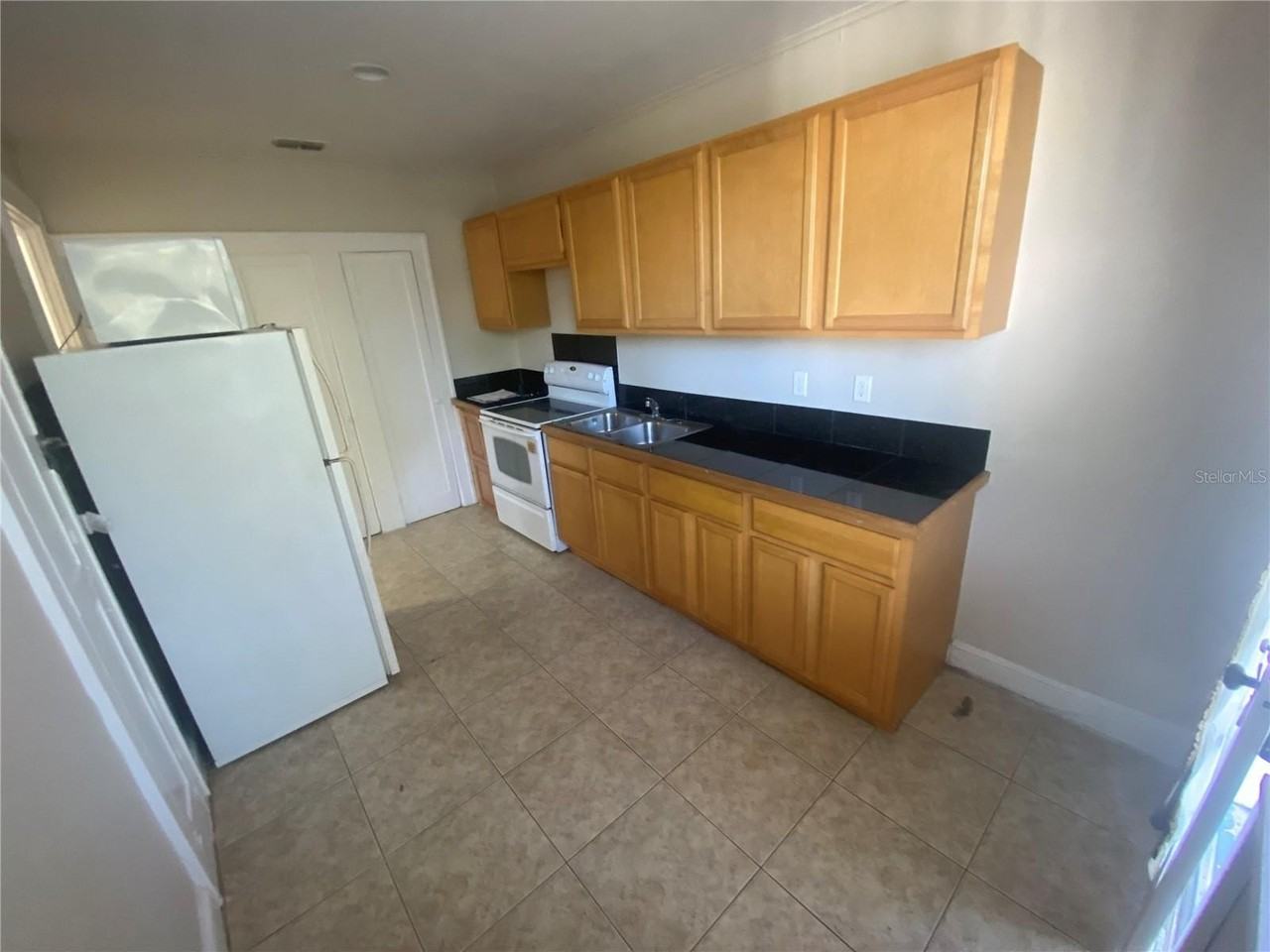 1120 Webster St #4 - Photo 3 of 8