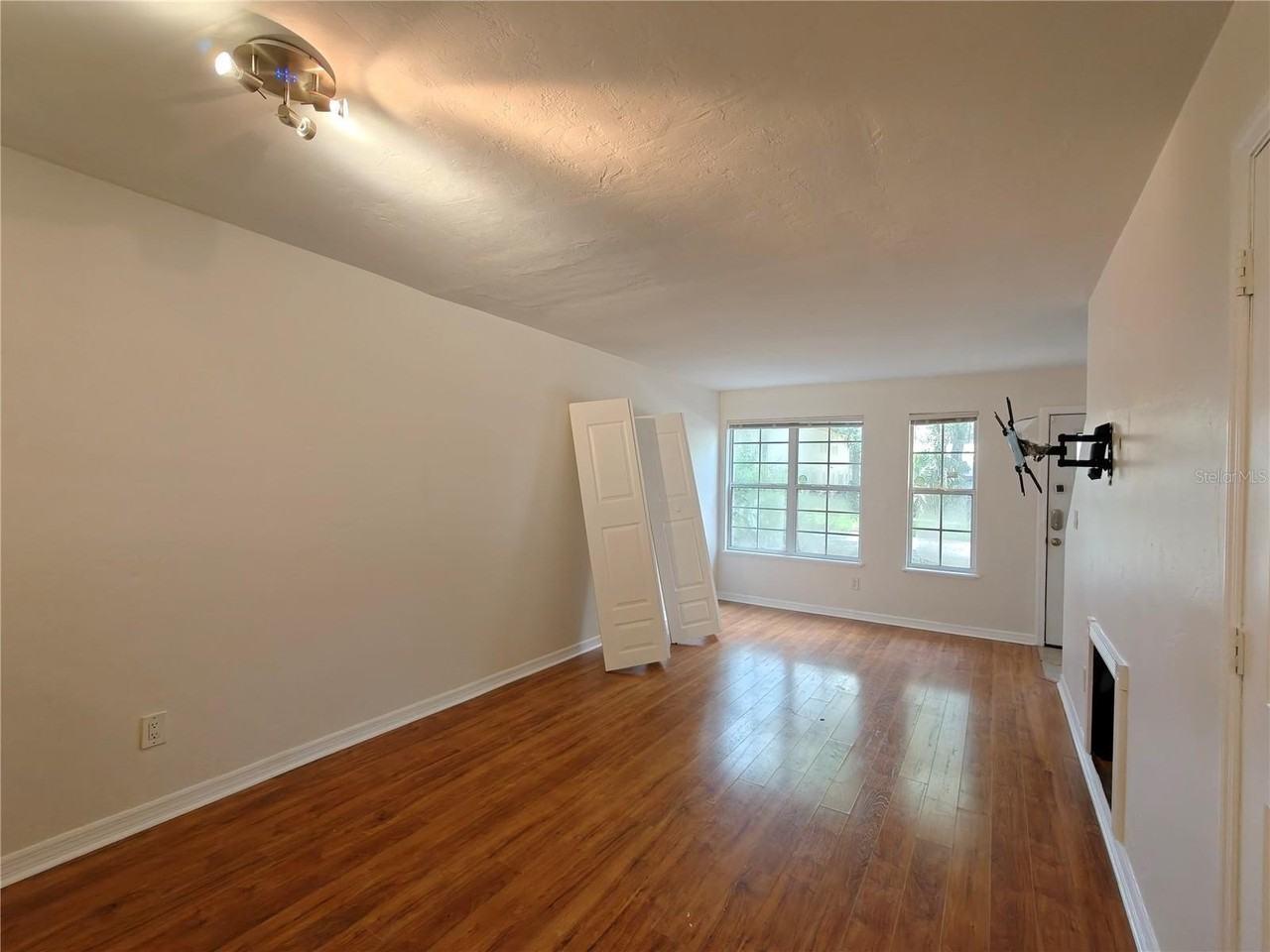 620 Sw 10th Ln #4 - Photo 2 of 27