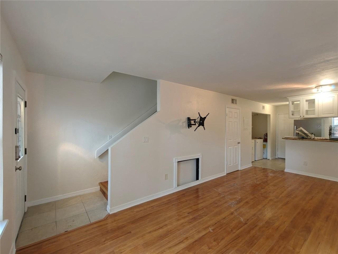 620 Sw 10th Ln #4 - Photo 3 of 27