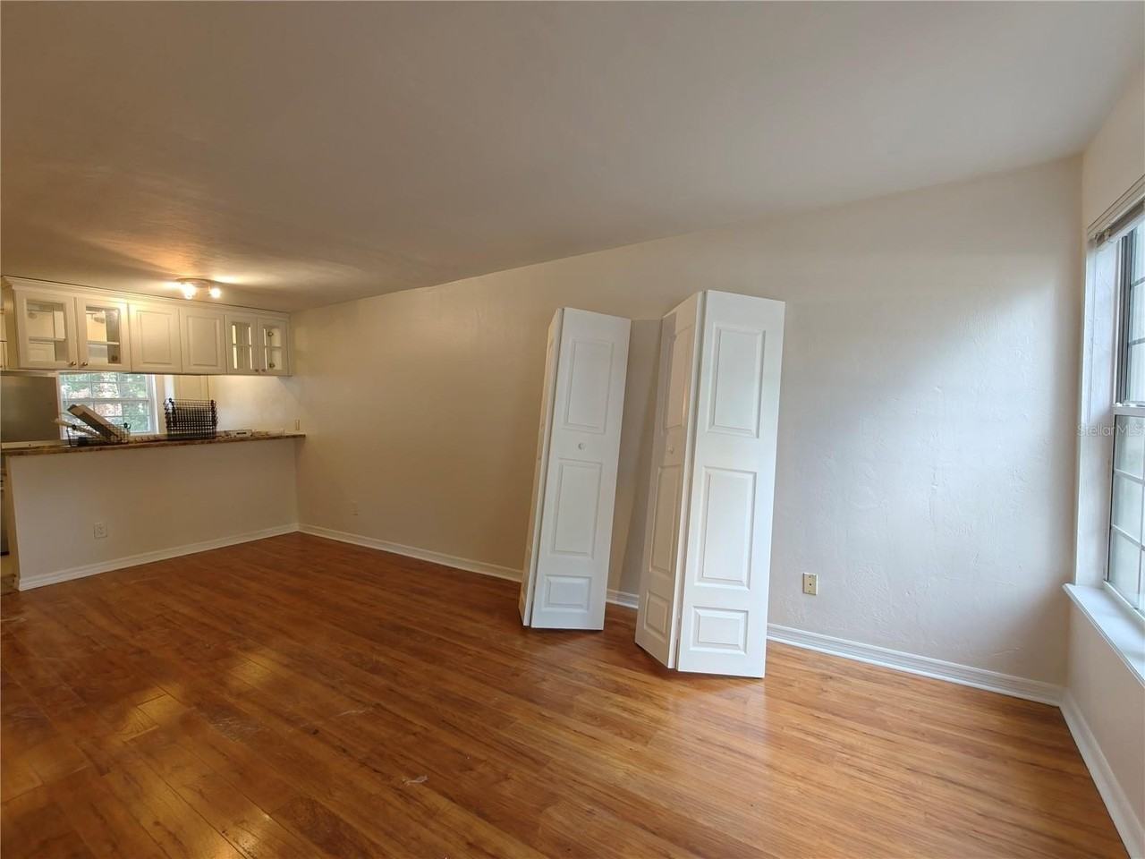 620 Sw 10th Ln #4 - Photo 4 of 27