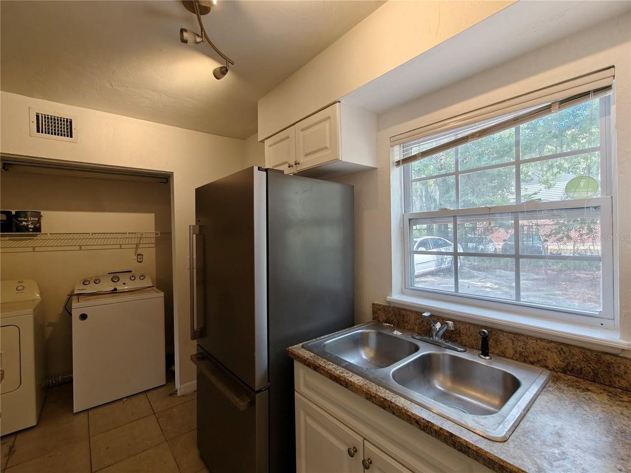 620 Sw 10th Ln #4 - Photo 7 of 27