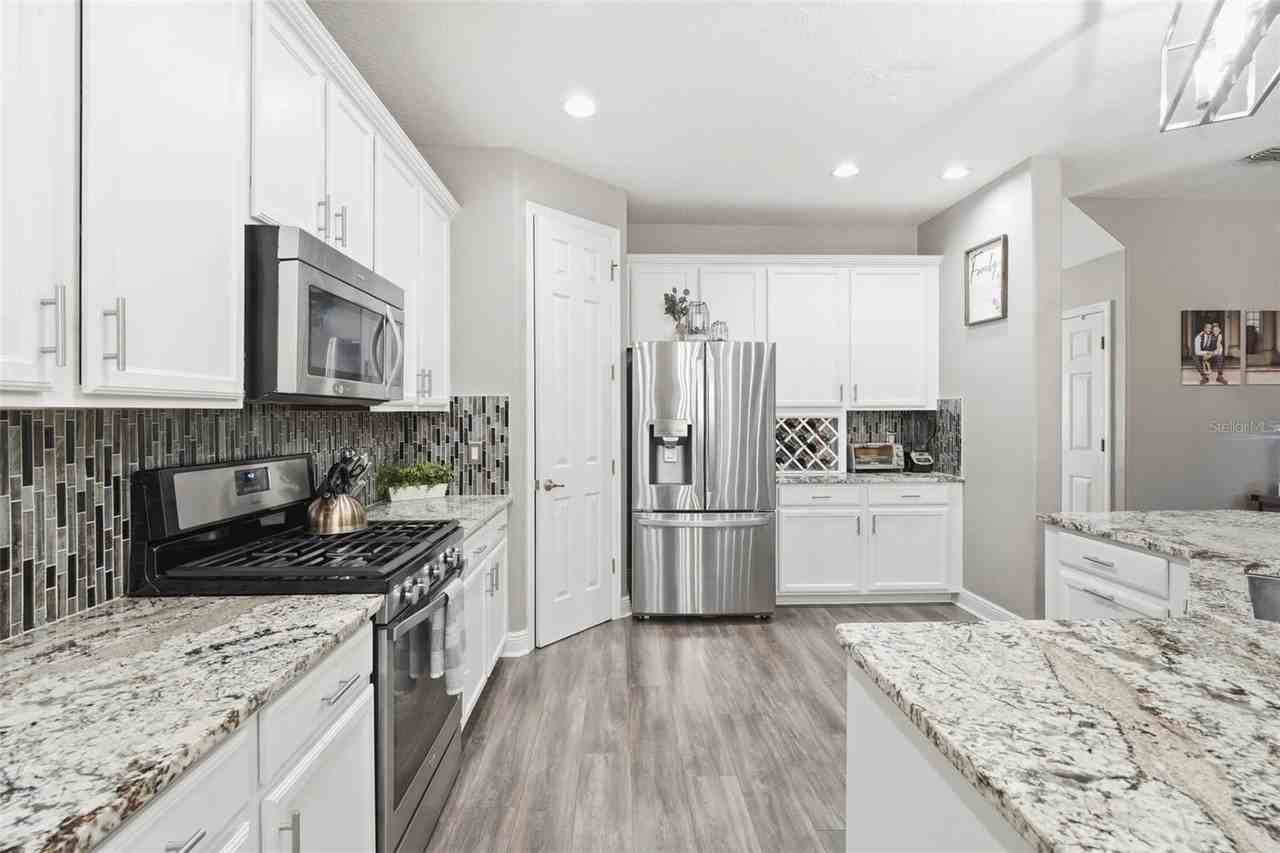 119 Elissar Dr - Photo 4 of 50