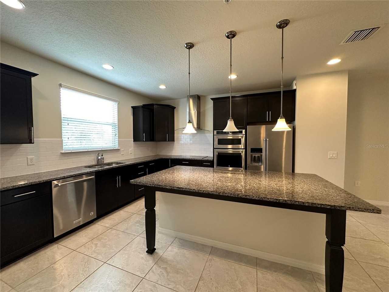 527 Piazza Pt - Photo 5 of 50