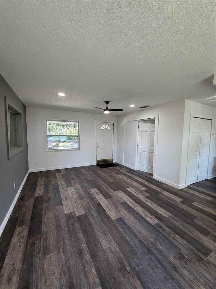 783 Eldridge St - Photo 3 of 34