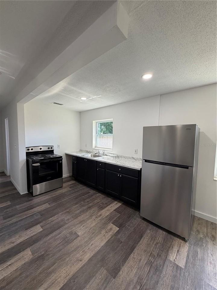 783 Eldridge St - Photo 4 of 34