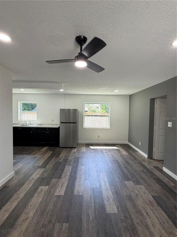 783 Eldridge St - Photo 5 of 34