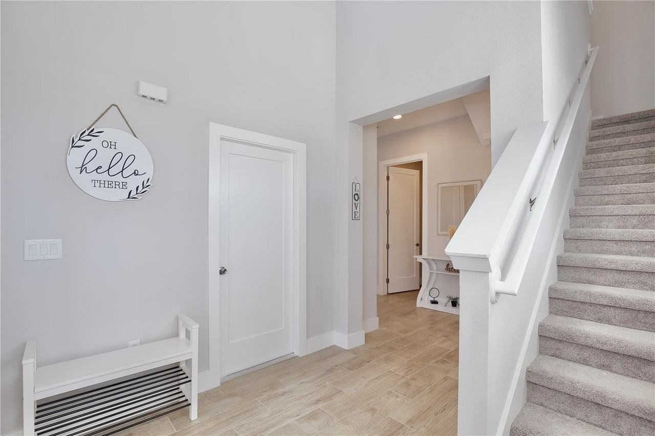 1101 Arisha Dr - Photo 3 of 32
