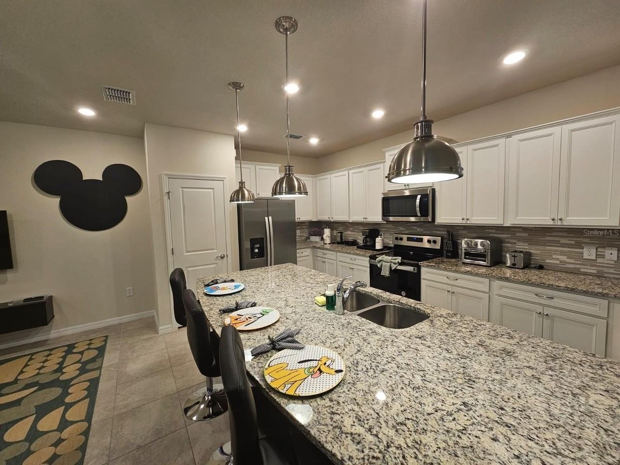 3942 Lana Ave - Photo 4 of 33
