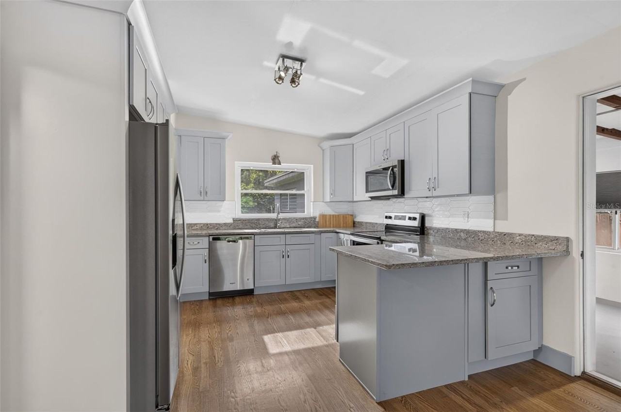 1317 Cloverlawn Ave - Photo 6 of 21