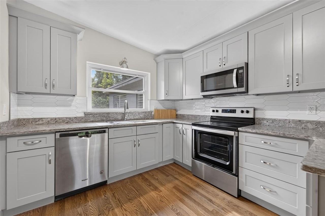 1317 Cloverlawn Ave - Photo 7 of 21