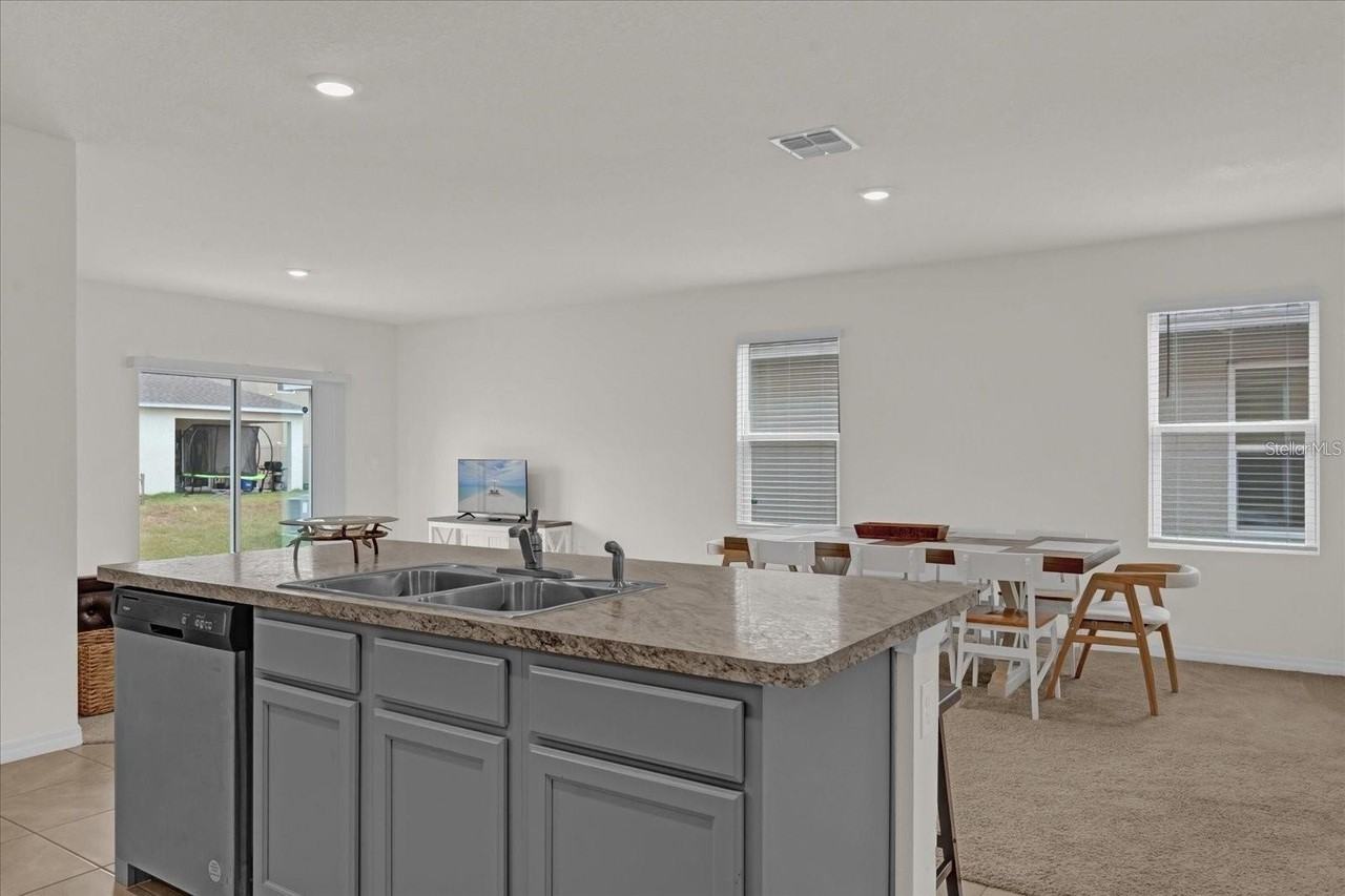 1444 Berry Ln - Photo 4 of 28