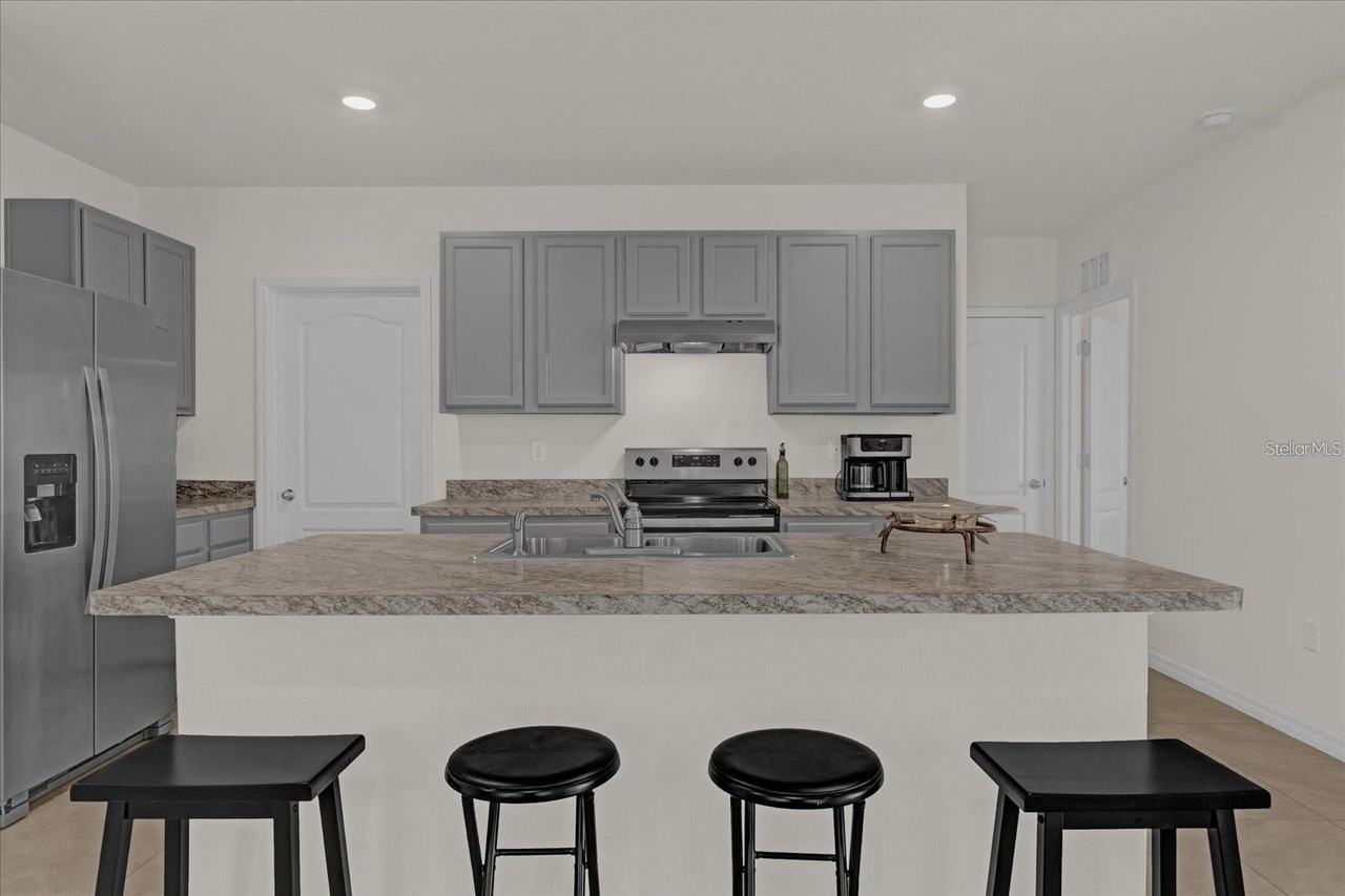 1444 Berry Ln - Photo 6 of 28