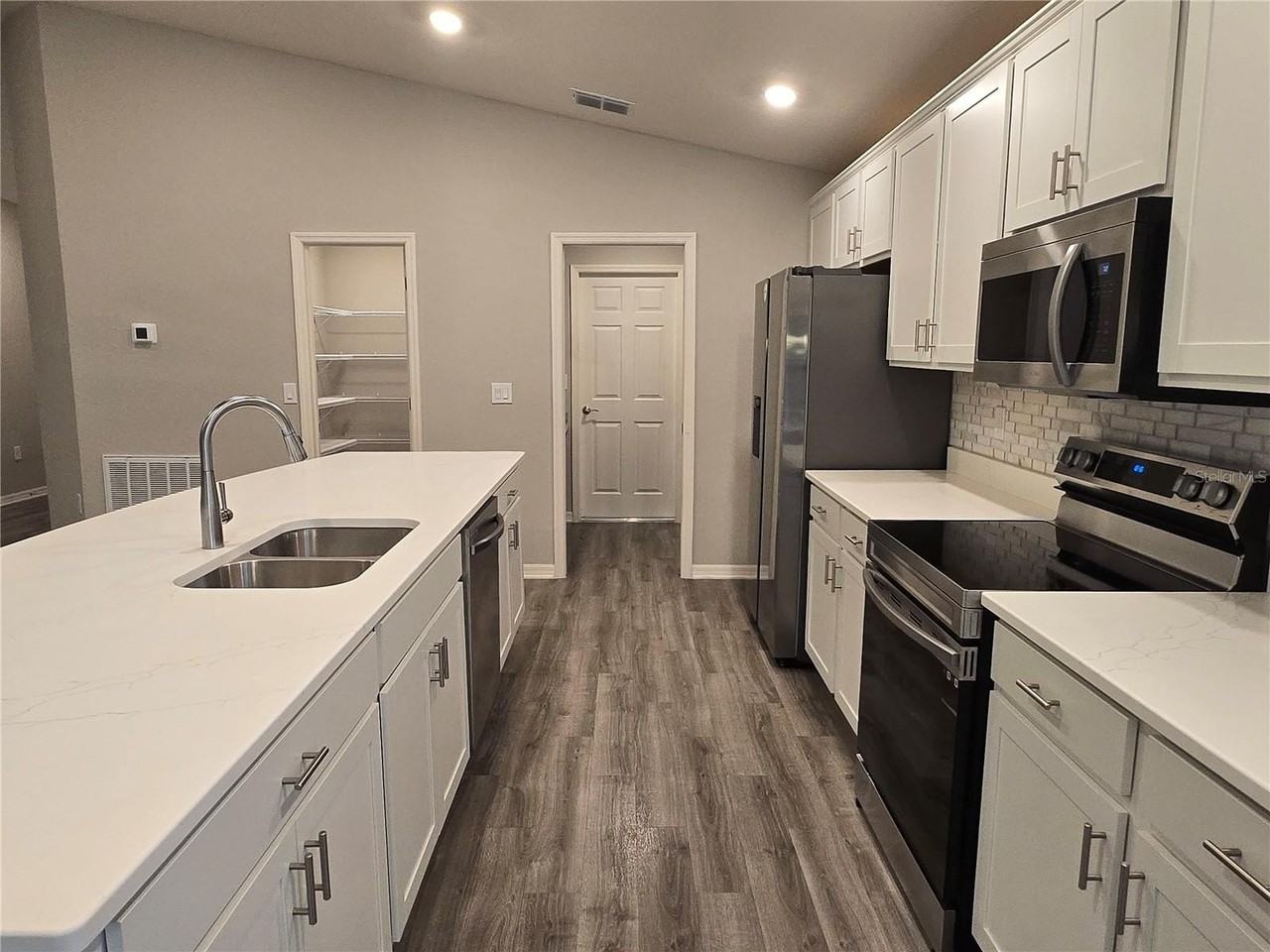 1352 Mountain Flower Ln - Photo 7 of 33